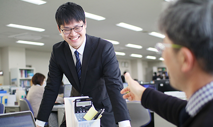 社員の仕事風景